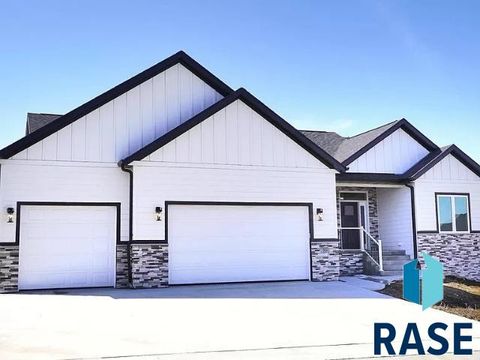 Photo of 501 N Corsair Cir Circle, Sioux Falls, SD 57110 (MLS # 22508478)