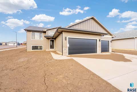 Homes For Sale - 901 N Independent Street<br/> Lennox, SD 57039