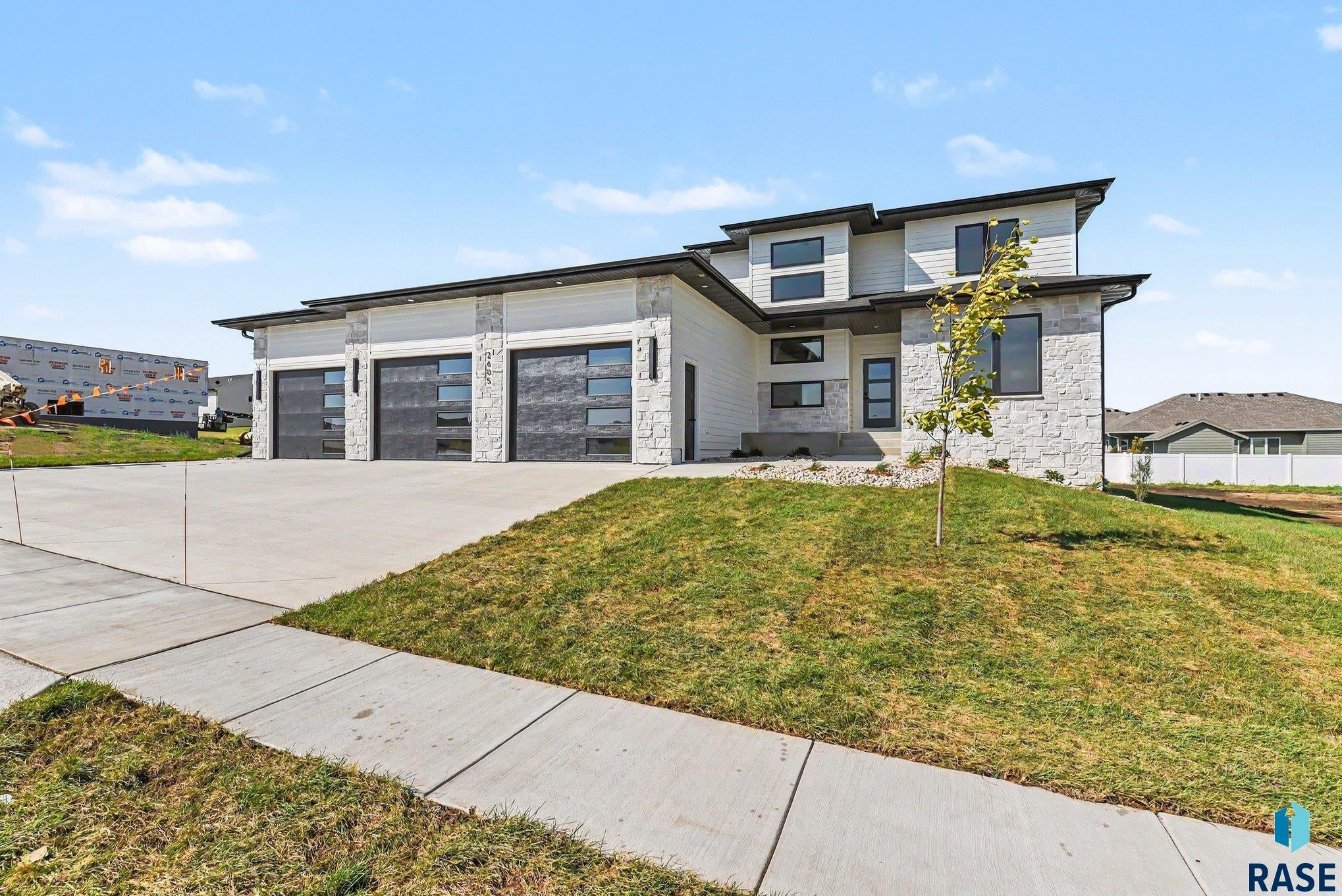 2605 S Maplewood Ave
