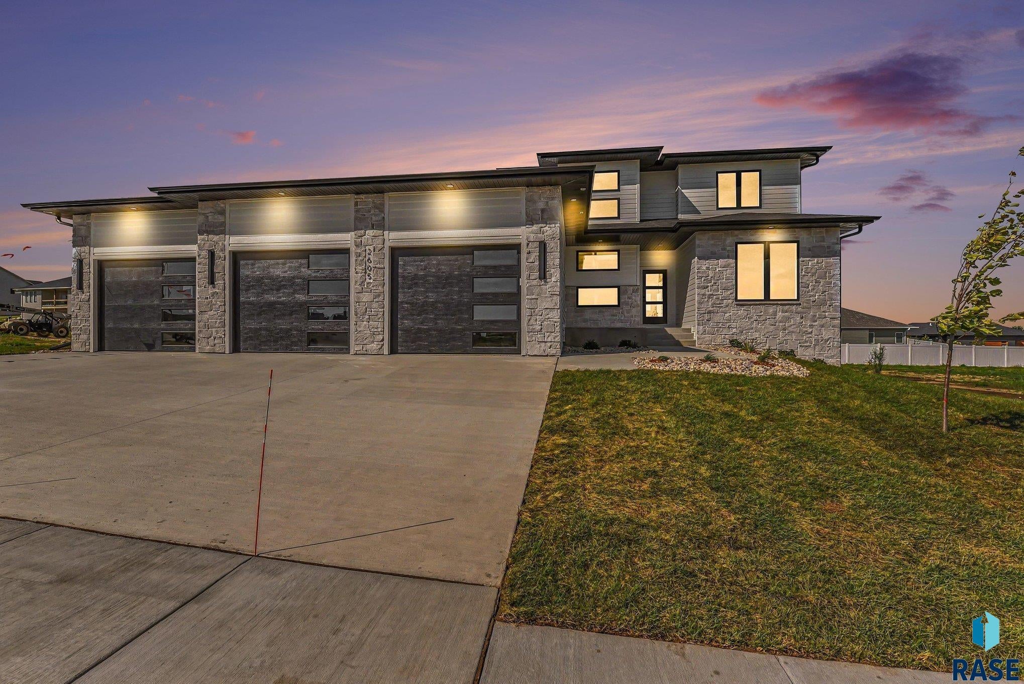 2605 S Maplewood Ave
