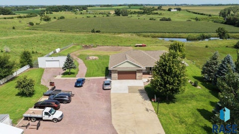 Homes For Sale - 48438 265th Street<br/> Minnehaha County, Valley Springs, SD 57068
