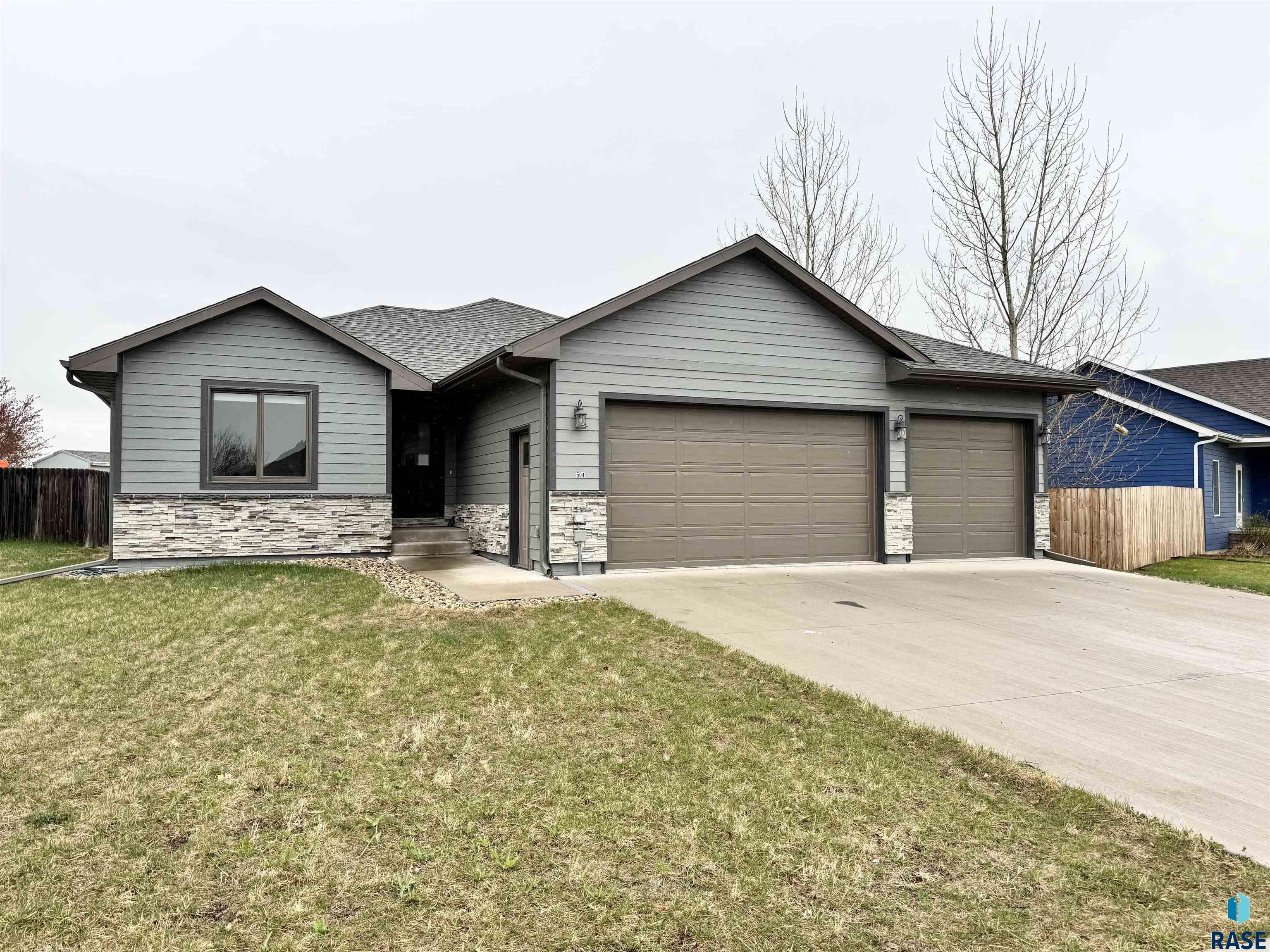 Photo 1 of 41 — 504 Cedar Dr, Harrisburg, SD 57032