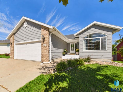 Homes For Sale - 4804 S Samantha Drive<br/> Sioux Falls, SD 57106