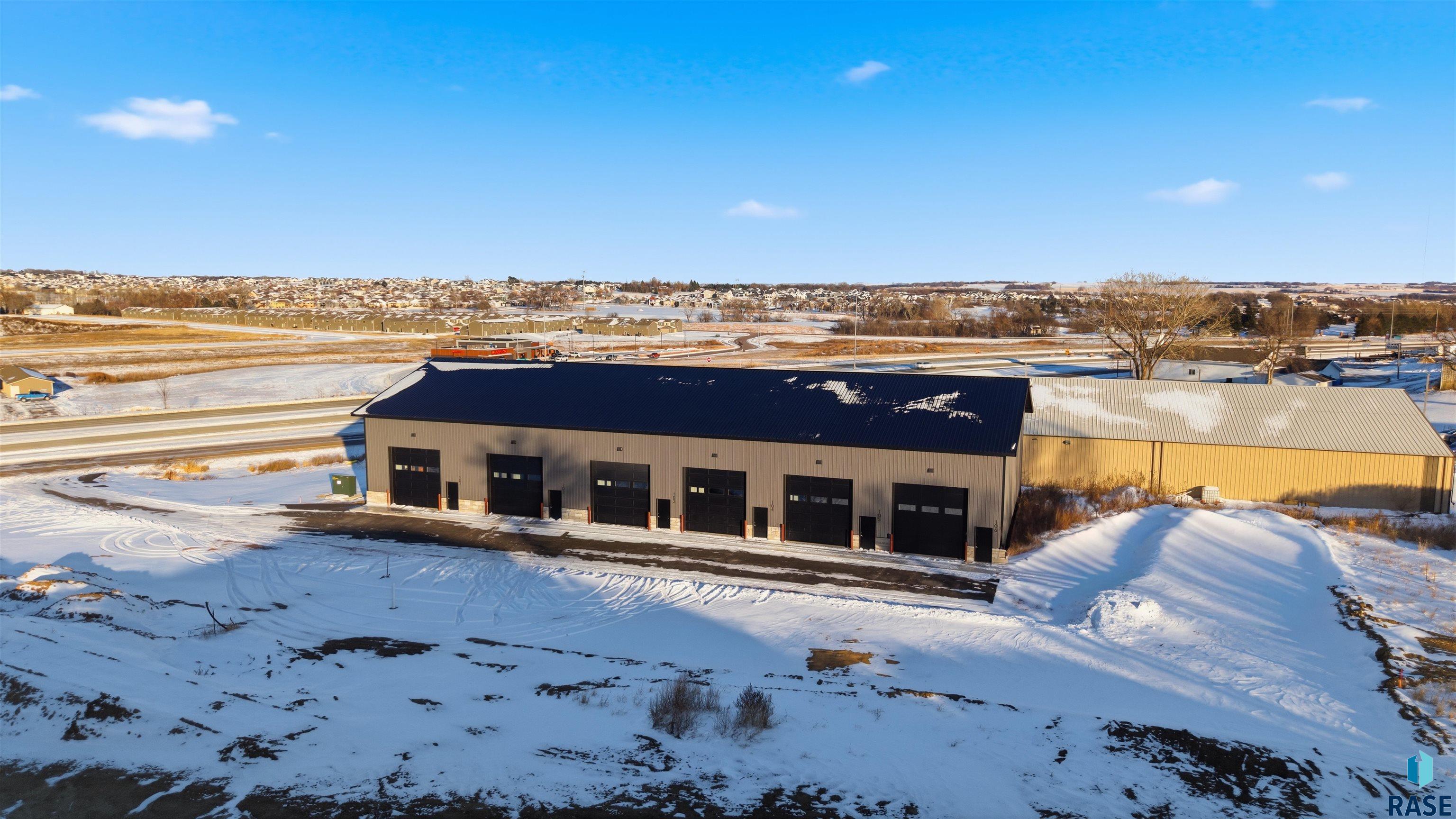 7001 E Arrowhead Pkwy 105