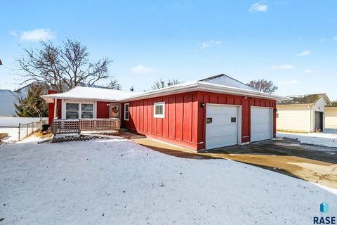2815 E Klondike Trl Sioux Falls SD 57103