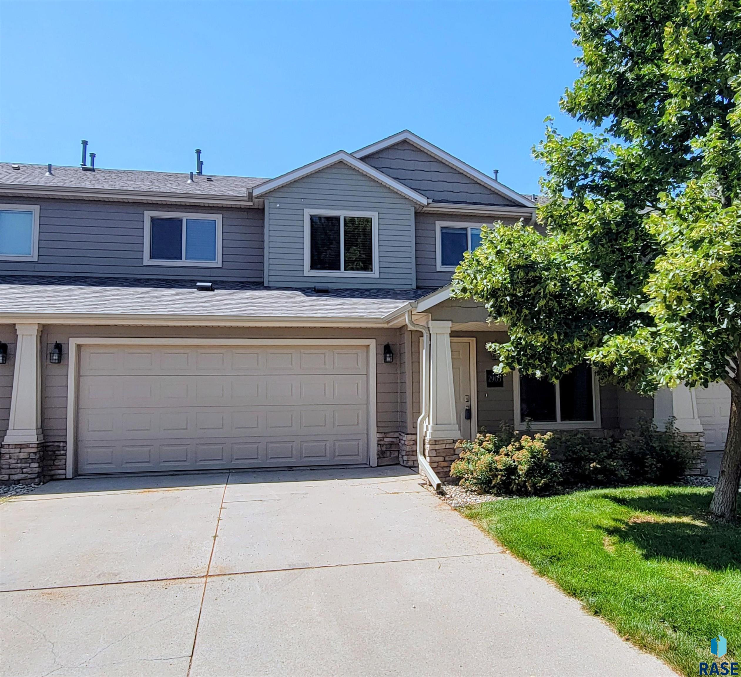 Photo 1 of 19 — 2905 E Indigo Pl, Sioux Falls, SD 57108