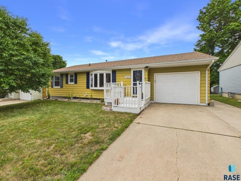 Homes For Sale - 3912 E Claudette Drive<br/> Sioux Falls, SD 57103