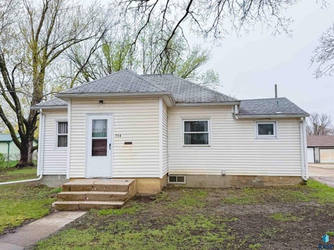 Homes For Sale - 714 NW 3rd Street<br/> Madison, SD 57042