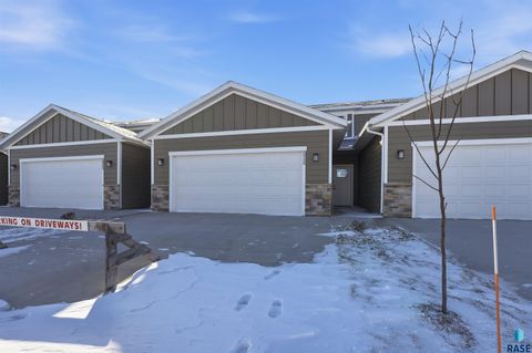 Photo of 5931 S Whisper Creek Pl, Sioux Falls, SD 57108 (MLS # 22600656)