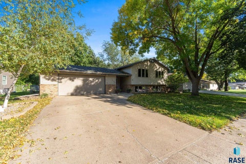 Photo of 4100 S Cathy Ave, Sioux Falls, SD 57106 (MLS # 22607879)