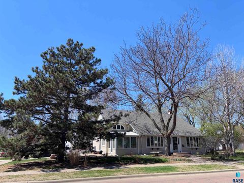 Photo of 2115 S 4th Ave, Sioux Falls, SD 57105 (MLS # 22600696)