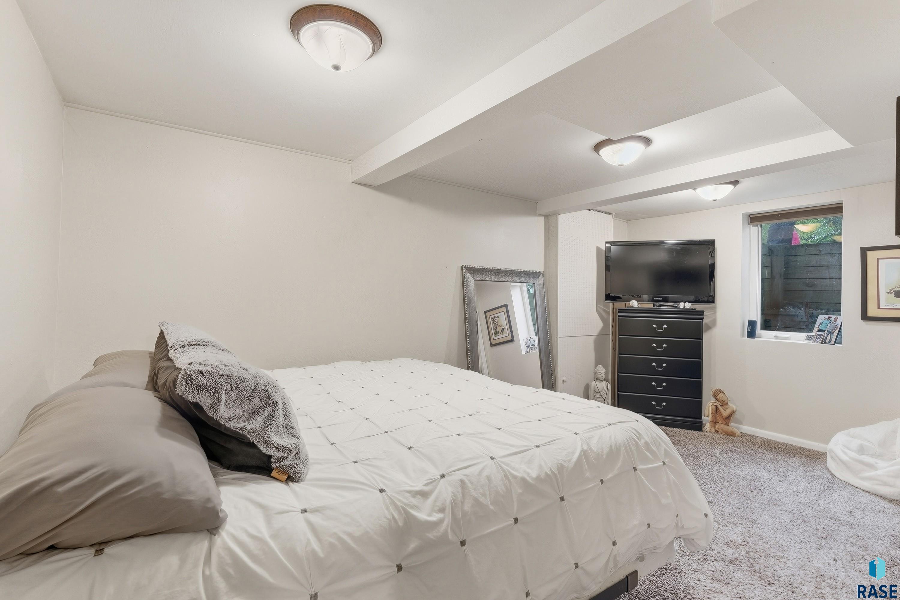 Sioux Falls, South Dakota 57105, United States, 3 Bedrooms Bedrooms, ,1 BathroomBathrooms,Residential,Active,228173