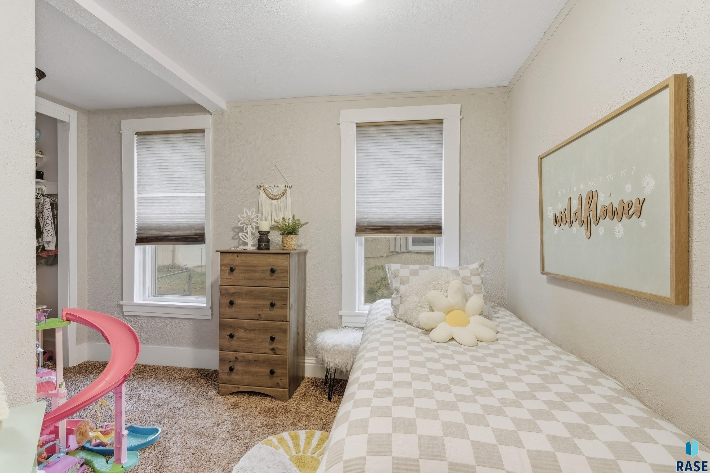 Sioux Falls, South Dakota 57105, United States, 3 Bedrooms Bedrooms, ,1 BathroomBathrooms,Residential,Active,228173