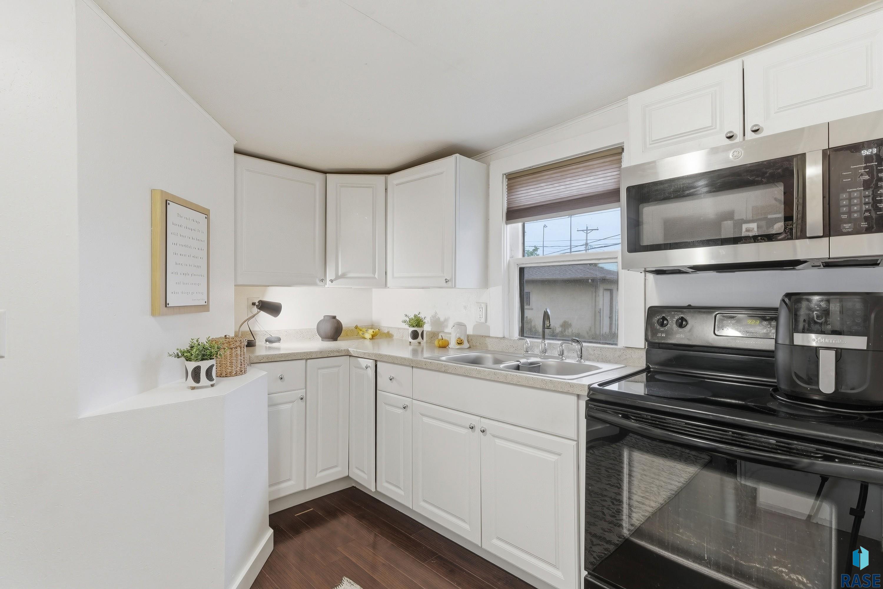 Sioux Falls, South Dakota 57105, United States, 3 Bedrooms Bedrooms, ,1 BathroomBathrooms,Residential,Active,228173