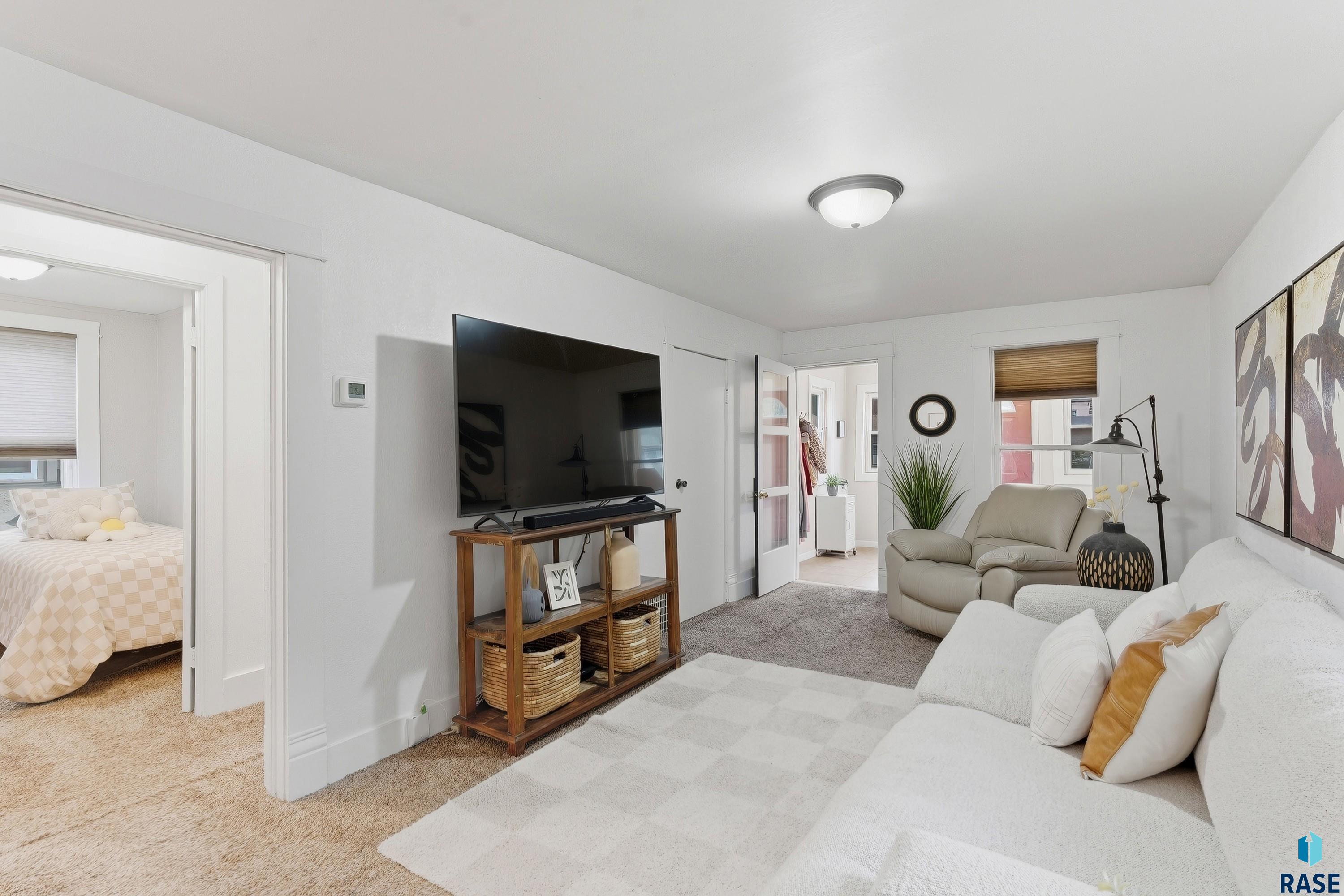 Sioux Falls, South Dakota 57105, United States, 3 Bedrooms Bedrooms, ,1 BathroomBathrooms,Residential,Active,228173