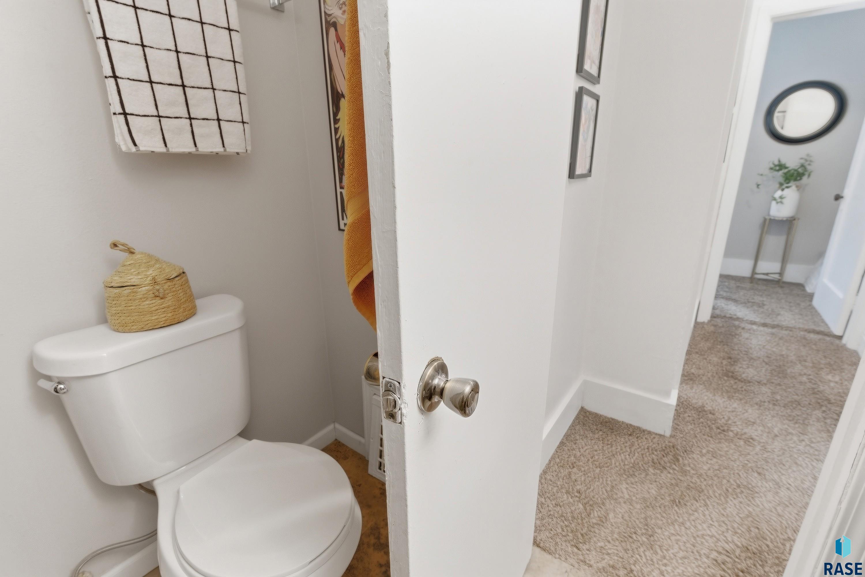 Sioux Falls, South Dakota 57105, United States, 3 Bedrooms Bedrooms, ,1 BathroomBathrooms,Residential,Active,228173