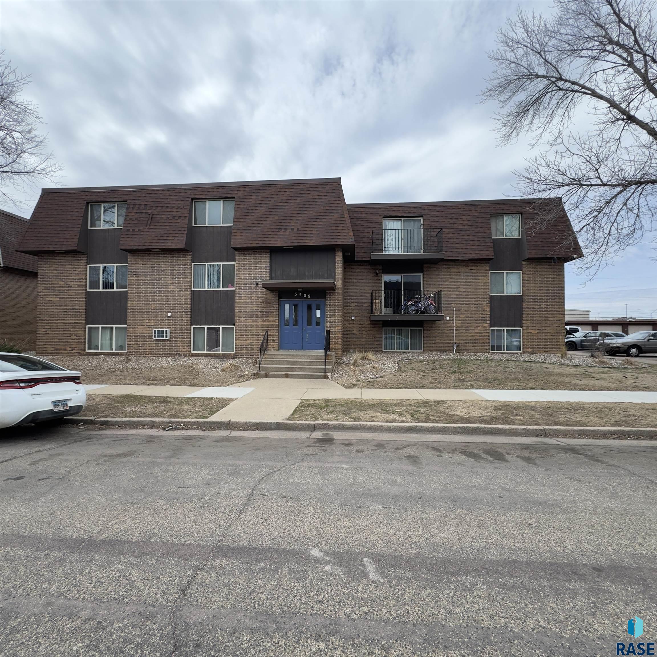3509 S Willow Ave