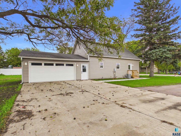Photo 1 of 25 — 225 S Main Ave, Colman, SD 57017