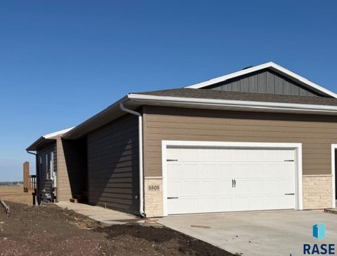 Photo of 3503 S Heather Ave, Sioux Falls, SD 57106 (MLS # 22602960)