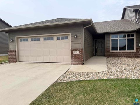 Photo of 5507 S Yarrow Trl, Sioux Falls, SD 57108 (MLS # 22602305)