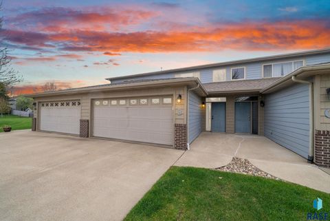 Photo of 6300 Santa Rosa Cir B #B, Sioux Falls, SD 57108 (MLS # 22602923)