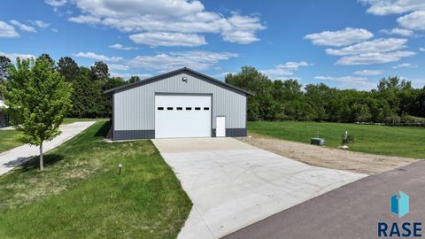 Homes For Sale - 6460 Nordstrom Trail<br/> Lake County, Madison, SD 57042