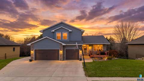 Homes For Sale - 1709 S Parkview Boulevard<br/> Brandon, SD 57005