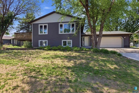 Homes For Sale - 201 Anna Way<br/> Lincoln County, Harrisburg, SD 57032