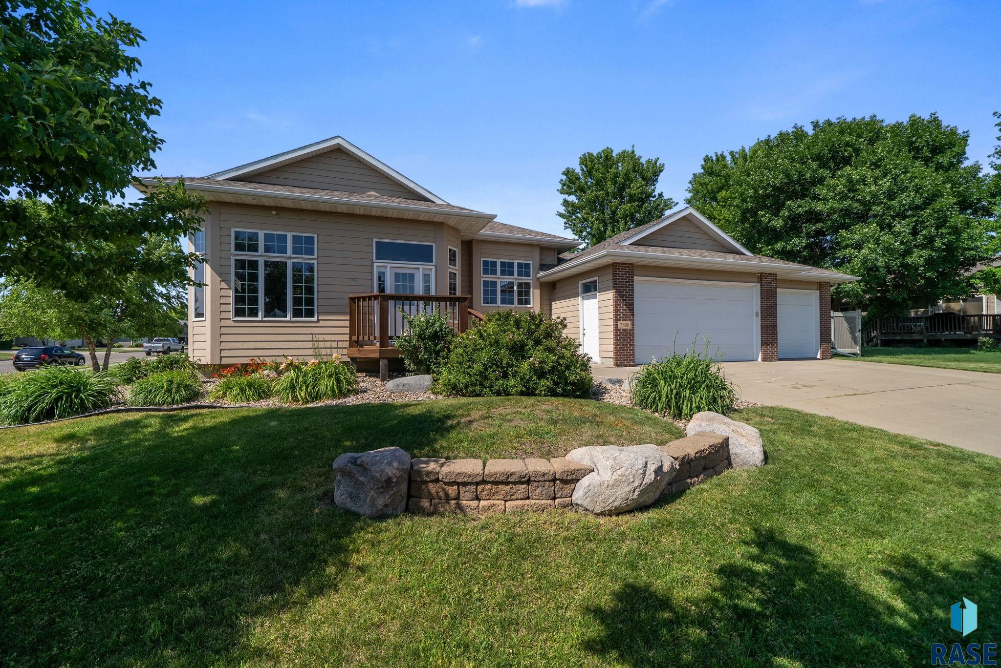 Photo 1 of 32 — 7808 W Leah St, Sioux Falls, SD 57106
