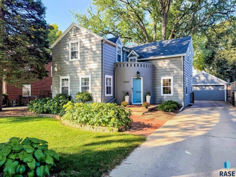 Homes For Sale - 2209 S Main Avenue<br/> Sioux Falls, SD 57105