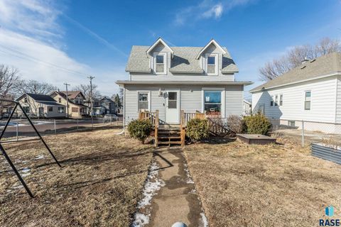 Photo of 1201 N Dakota Ave, Sioux Falls, SD 57104 (MLS # 22600820)