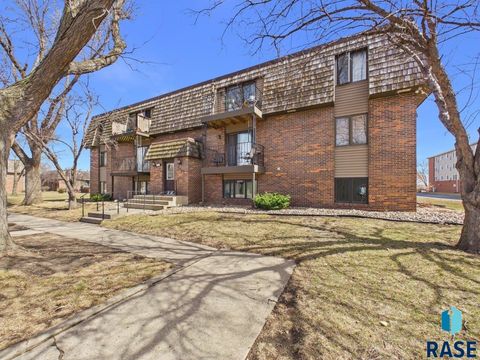 Photo of 3712 S Terry Ave 203 #203, Sioux Falls, SD 57106 (MLS # 22601973)
