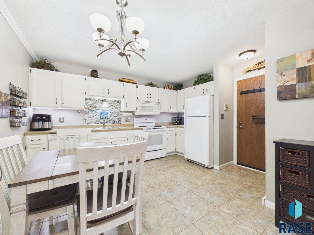 Photo 1 of 11 — 3712 S Terry Ave 203, Sioux Falls, SD 57106