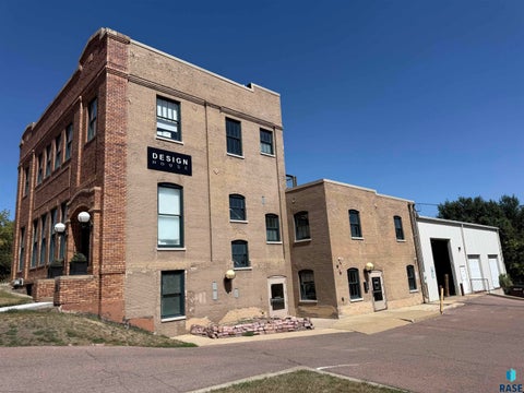 Photo of 910 N Main Ave, Sioux Falls, SD 57104 (MLS # 22607391)