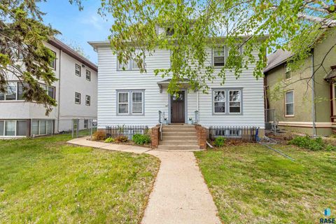 Photo of 213 S Spring Ave, Sioux Falls, SD 57104 (MLS # 22603149)