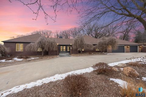 Photo of 1200 E Tomar Rd, Sioux Falls, SD 57105 (MLS # 22600062)