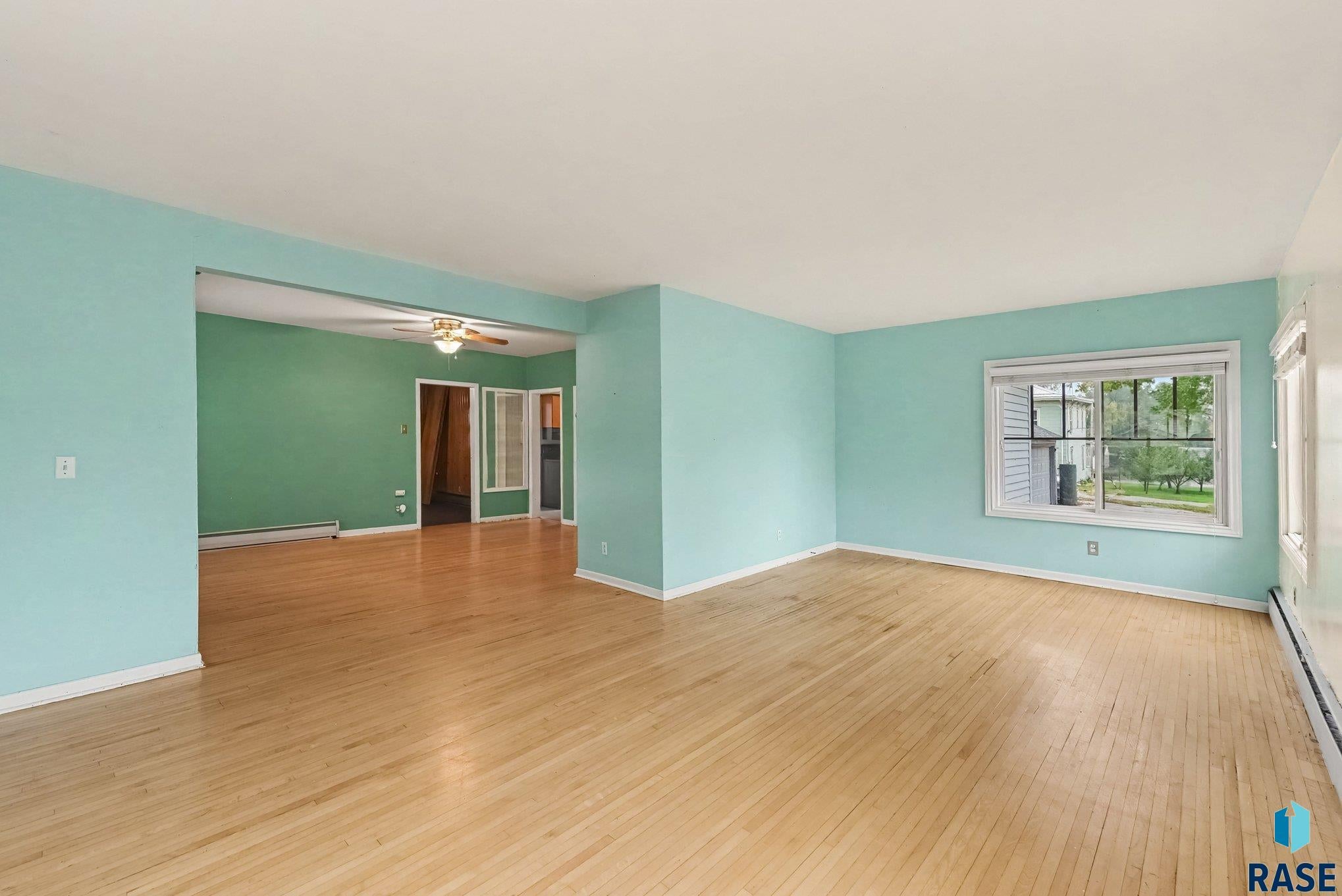 329 W 4th St