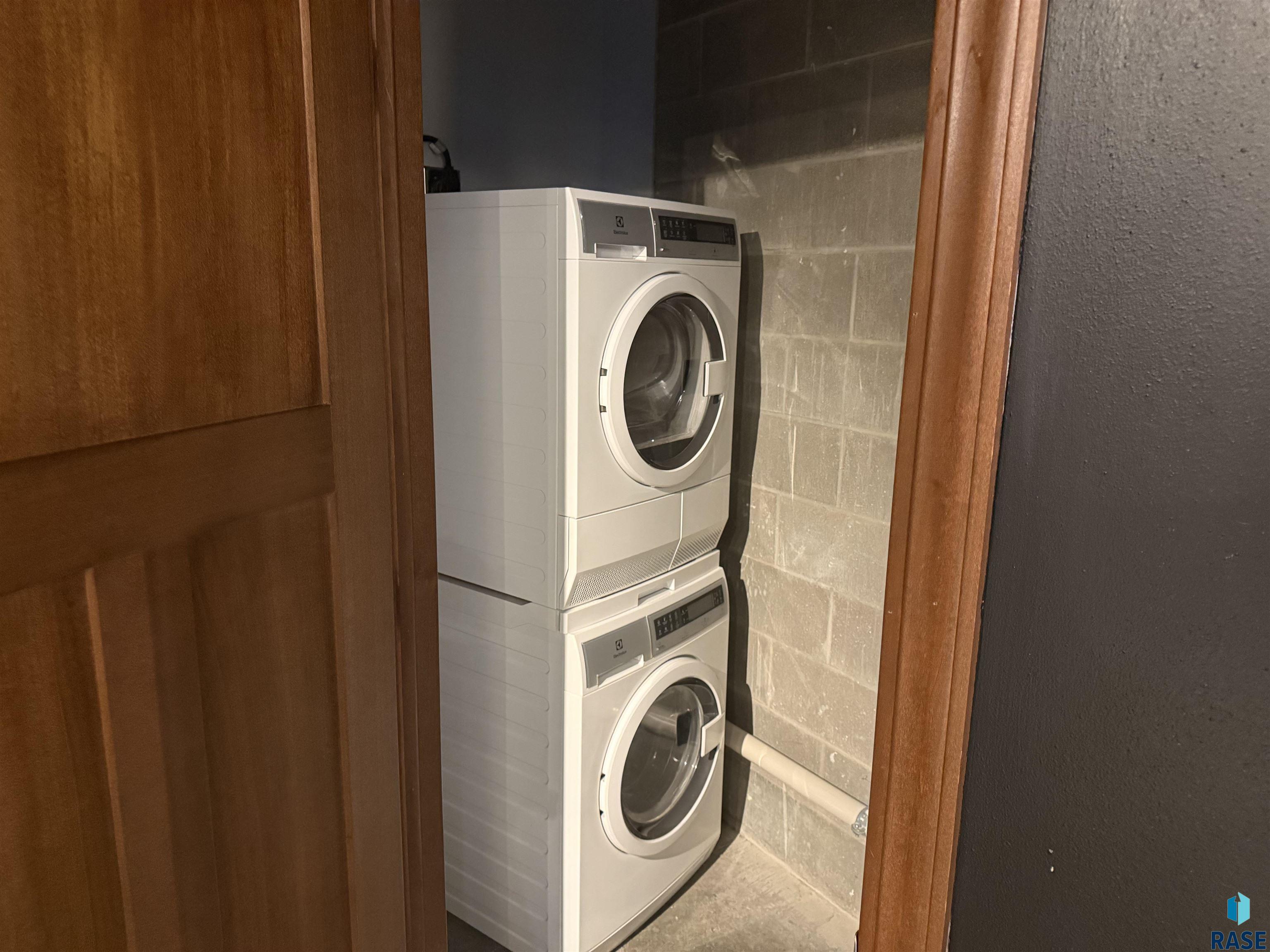 Sioux Falls, South Dakota 57104, United States, ,Commercial,Active,243953