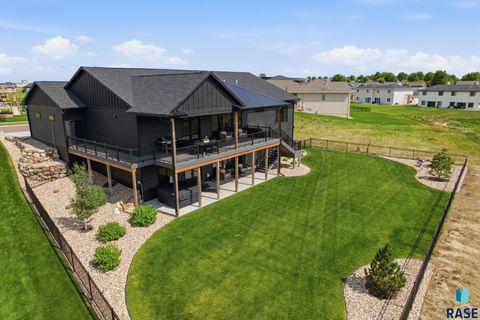 Photo of 5443 W Colonial Ct, Sioux Falls, SD 57107 (MLS # 22604231)