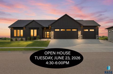 Photo of 5443 W Colonial Ct, Sioux Falls, SD 57107 (MLS # 22604231)