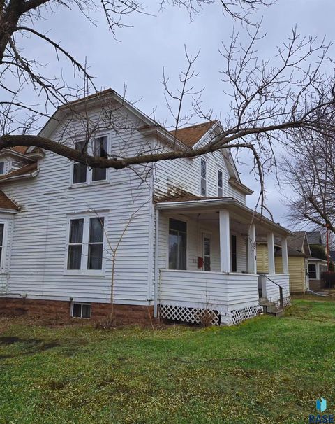 Homes For Sale - 210 W 2nd Avenue<br/> Flandreau, SD 57028