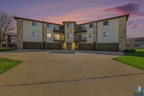 Photo of 4605 W Custer Ln, Sioux Falls, SD 57106 (MLS # 22602822)