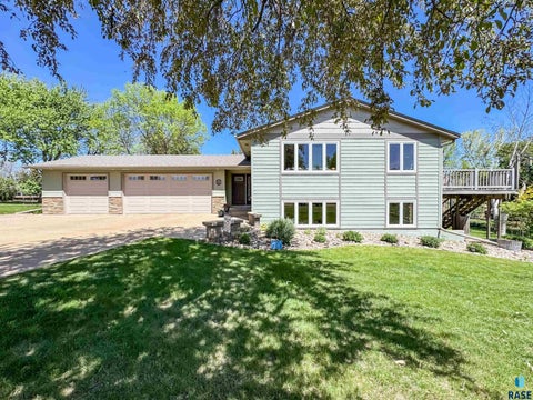 Homes For Sale - 8704 E 38th Street<br/> Sioux Falls, SD 57110