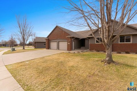 Photo of 7209 W Stoney Creek St, Sioux Falls, SD 57106 (MLS # 22602413)