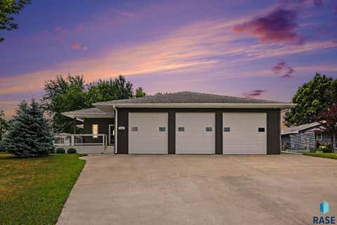 Homes For Sale - 218 Douglas Boulevard<br/> Baltic, SD 57003