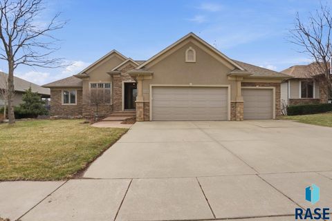 Photo of 8129 S Grass Creek Dr, Sioux Falls, SD 57108 (MLS # 22602524)