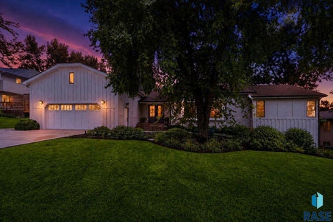 Photo of 321 E Aspen Dr, Sioux Falls, SD 57105 (MLS # 22607385)