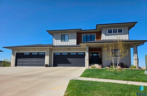 Photo of 7308 E Gray Eagle Cir, Sioux Falls, SD 57110 (MLS # 22601708)