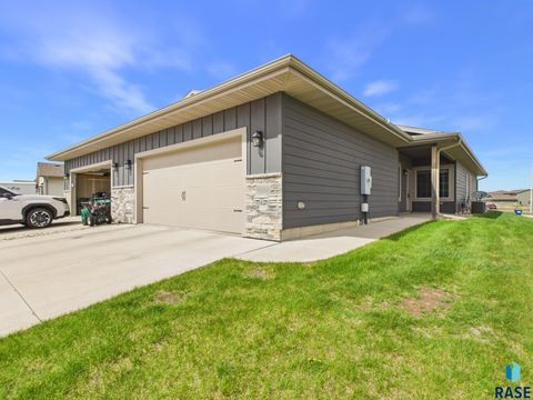 Photo of 9500 W Broek Dr, Sioux Falls, SD 57106 (MLS # 22602868)
