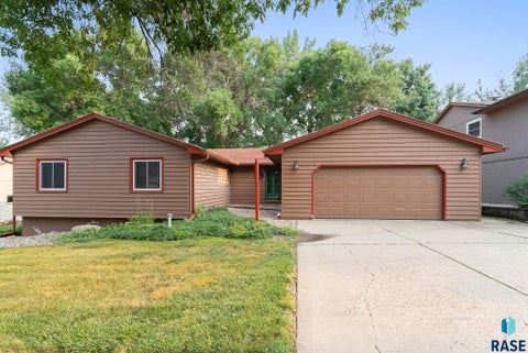 Homes For Sale - 3305 E 33rd Street<br/> Minnehaha County, Sioux Falls, SD 57103